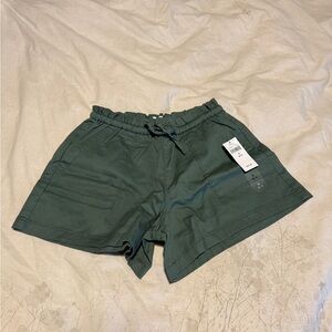 New with tag Girls Green Casual Shorts Pockets Drawstring size S 6/7